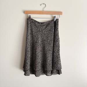 Vintage Express Black + Cream Dainty Floral Print Ruffle Tiered Hem Skirt Small